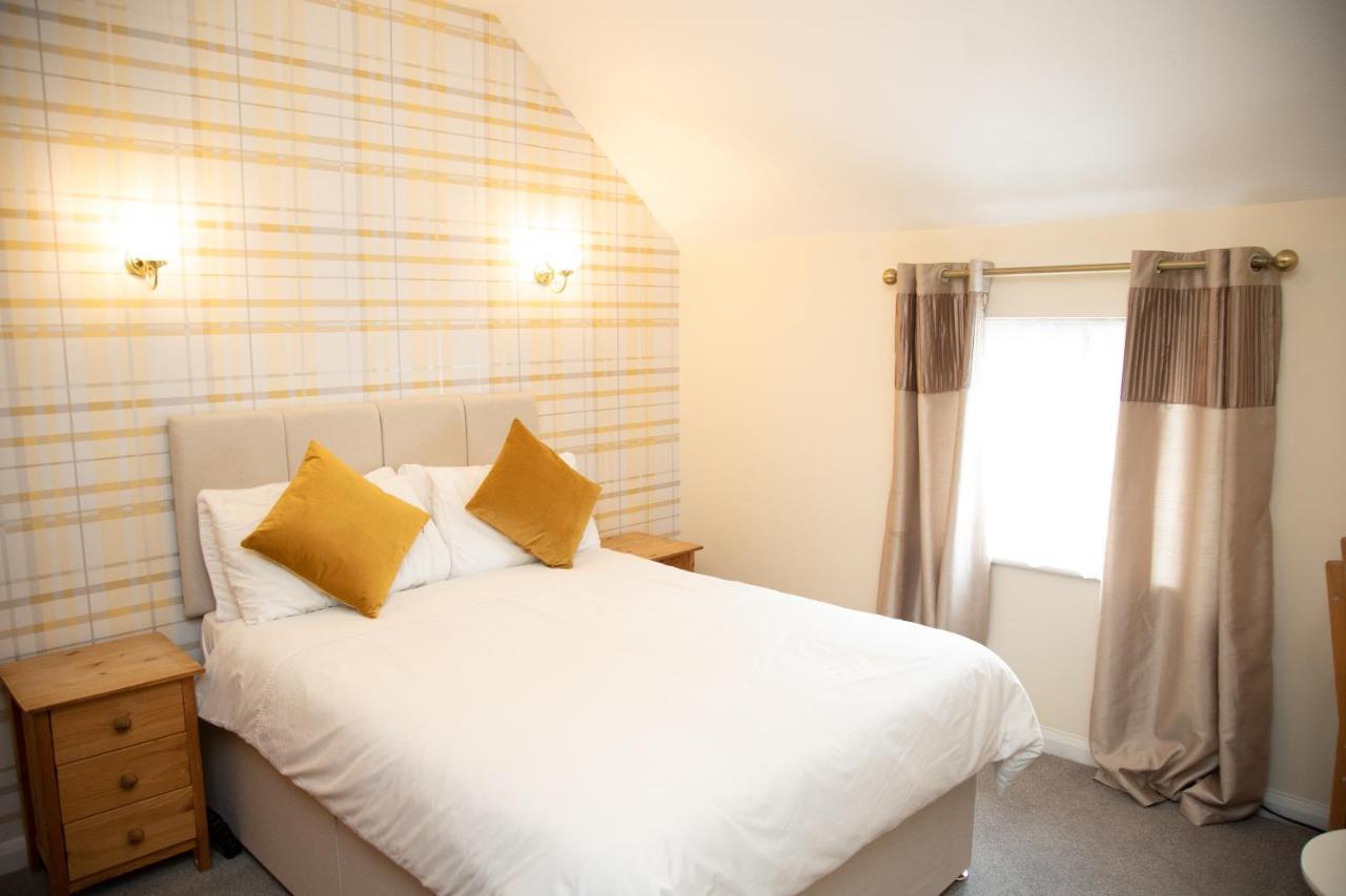 The Unicorn Inn Newton Solney Εξωτερικό φωτογραφία