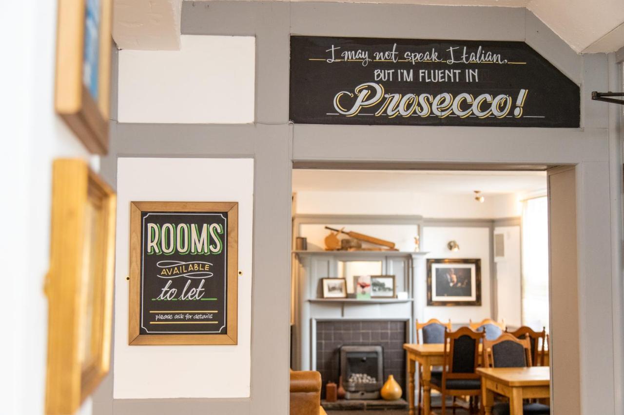 The Unicorn Inn Newton Solney Εξωτερικό φωτογραφία