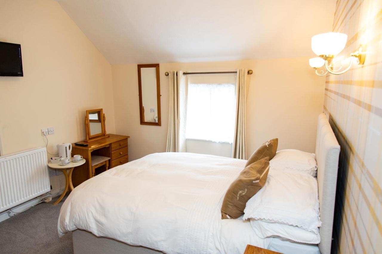 The Unicorn Inn Newton Solney Εξωτερικό φωτογραφία