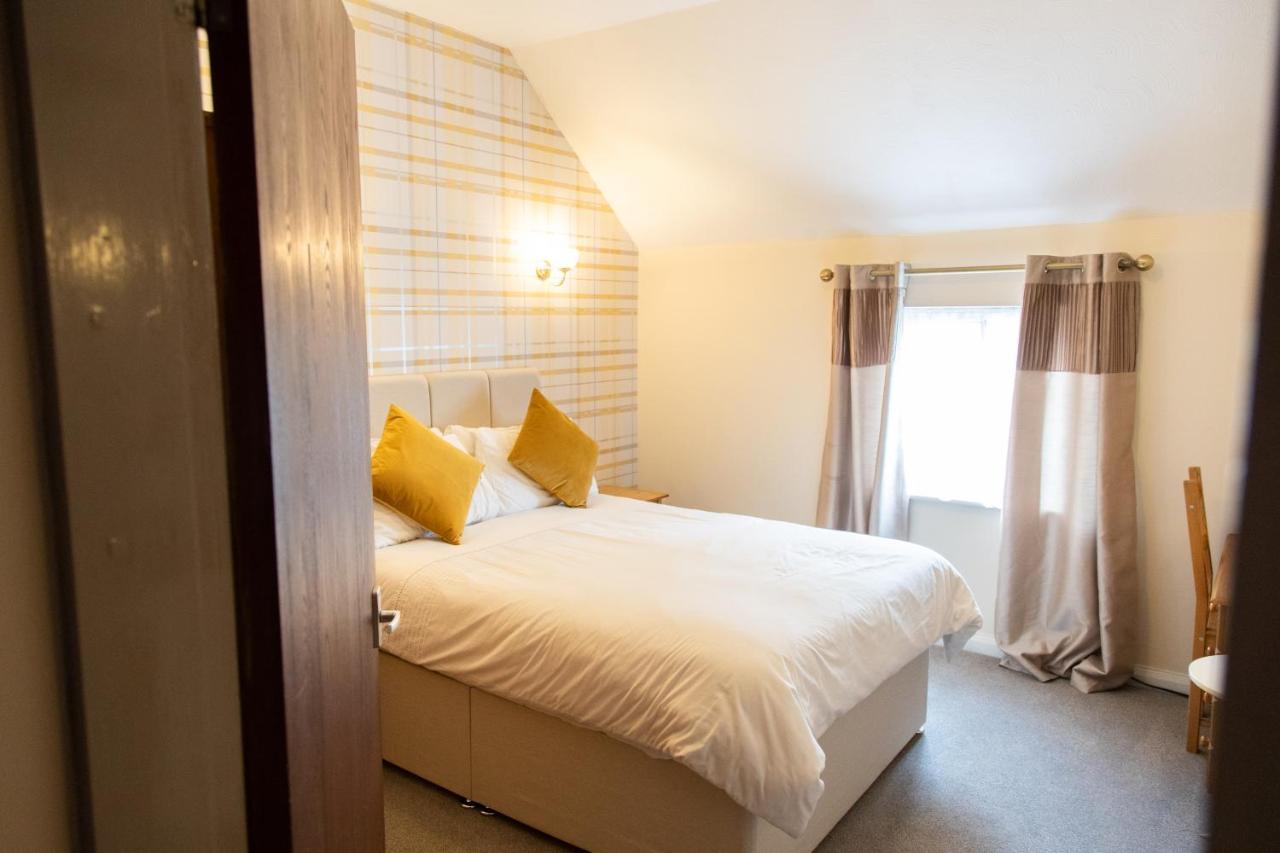 The Unicorn Inn Newton Solney Εξωτερικό φωτογραφία