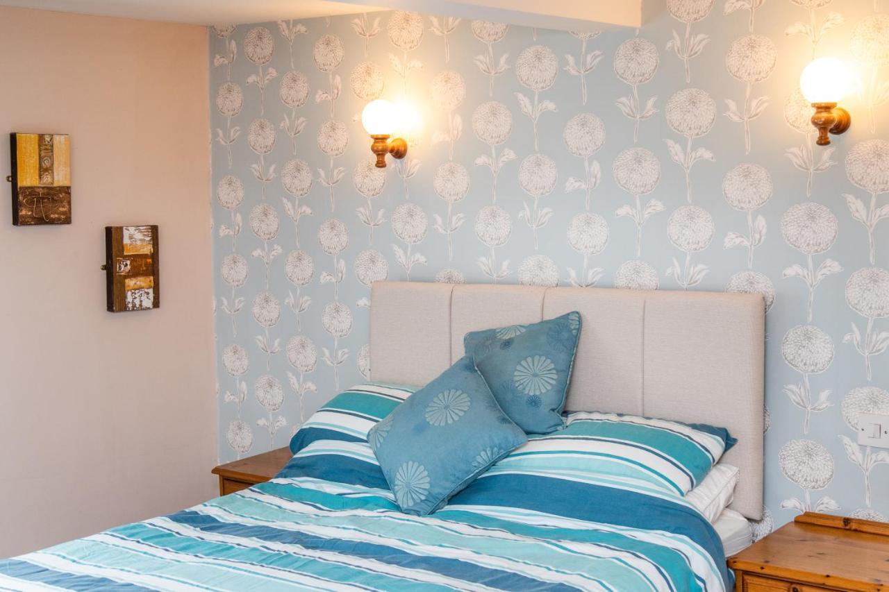 The Unicorn Inn Newton Solney Εξωτερικό φωτογραφία