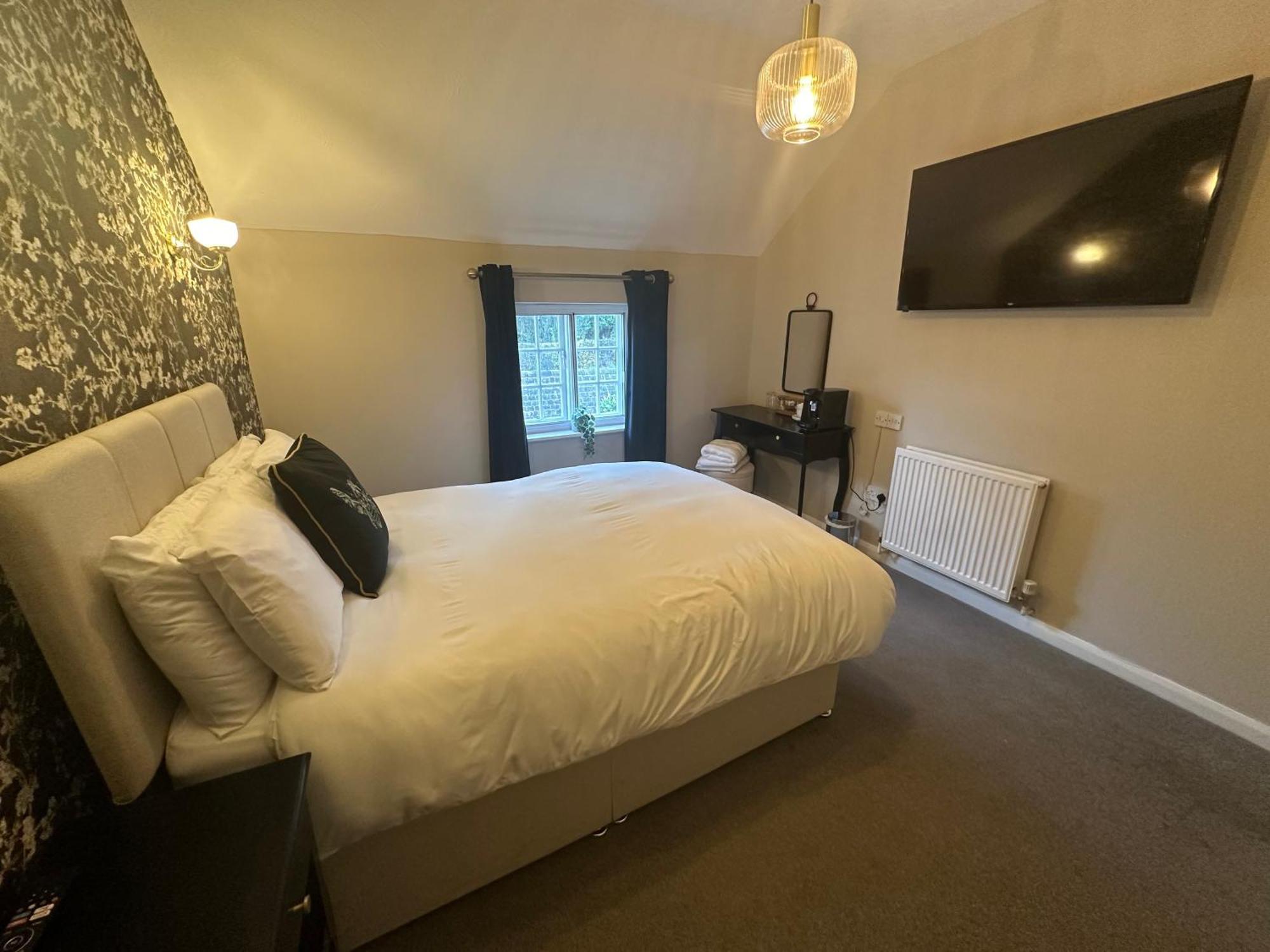 The Unicorn Inn Newton Solney Εξωτερικό φωτογραφία