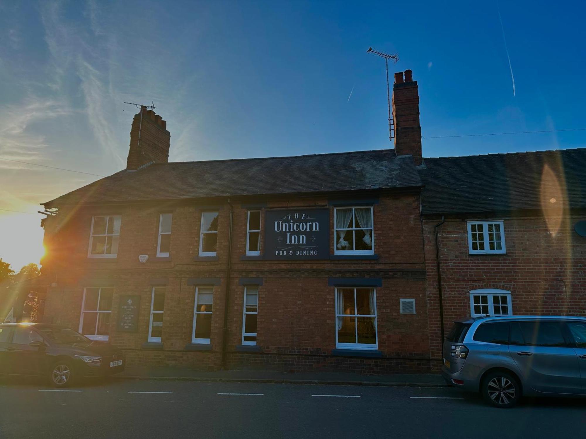 The Unicorn Inn Newton Solney Εξωτερικό φωτογραφία