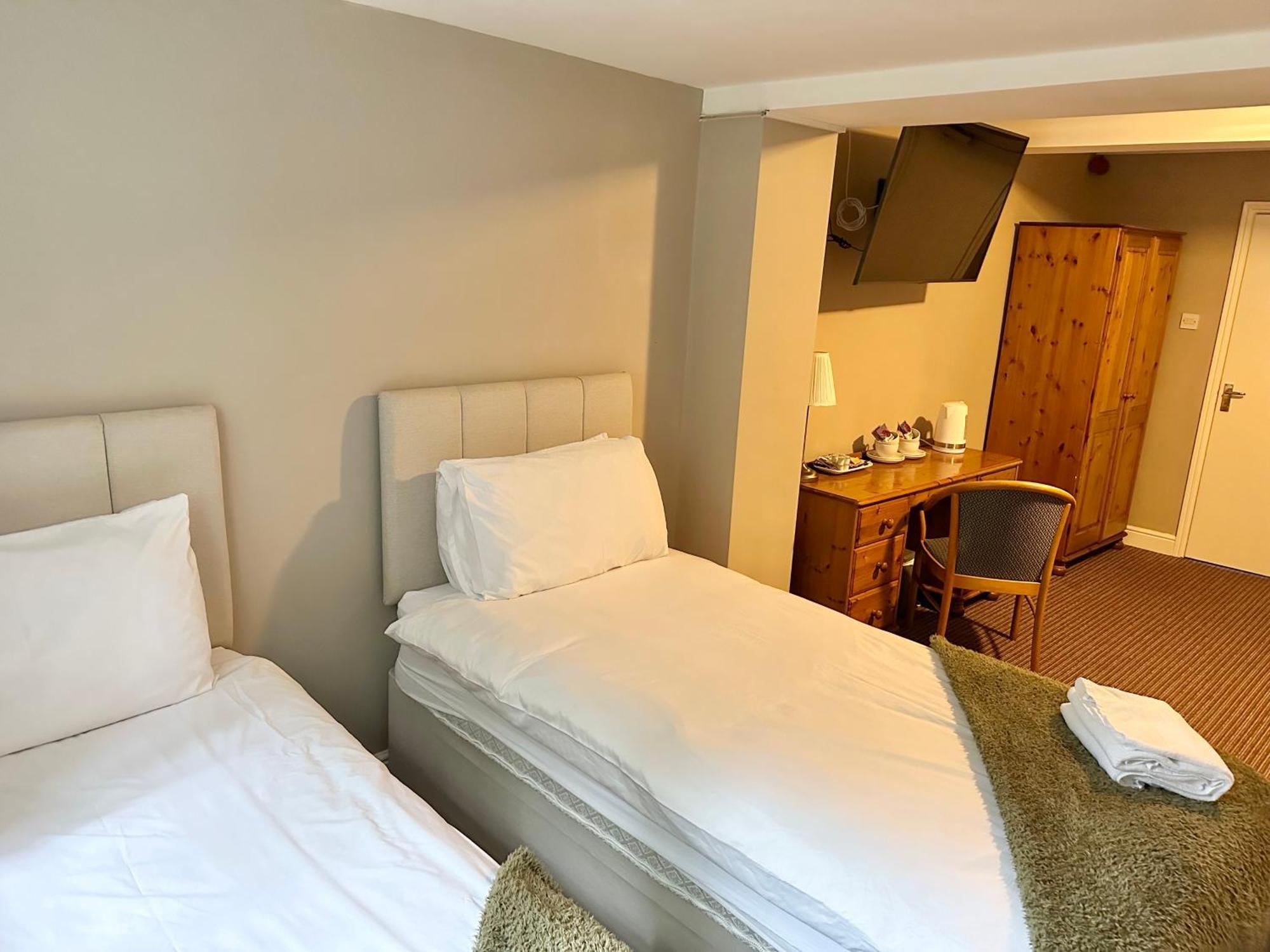 The Unicorn Inn Newton Solney Εξωτερικό φωτογραφία